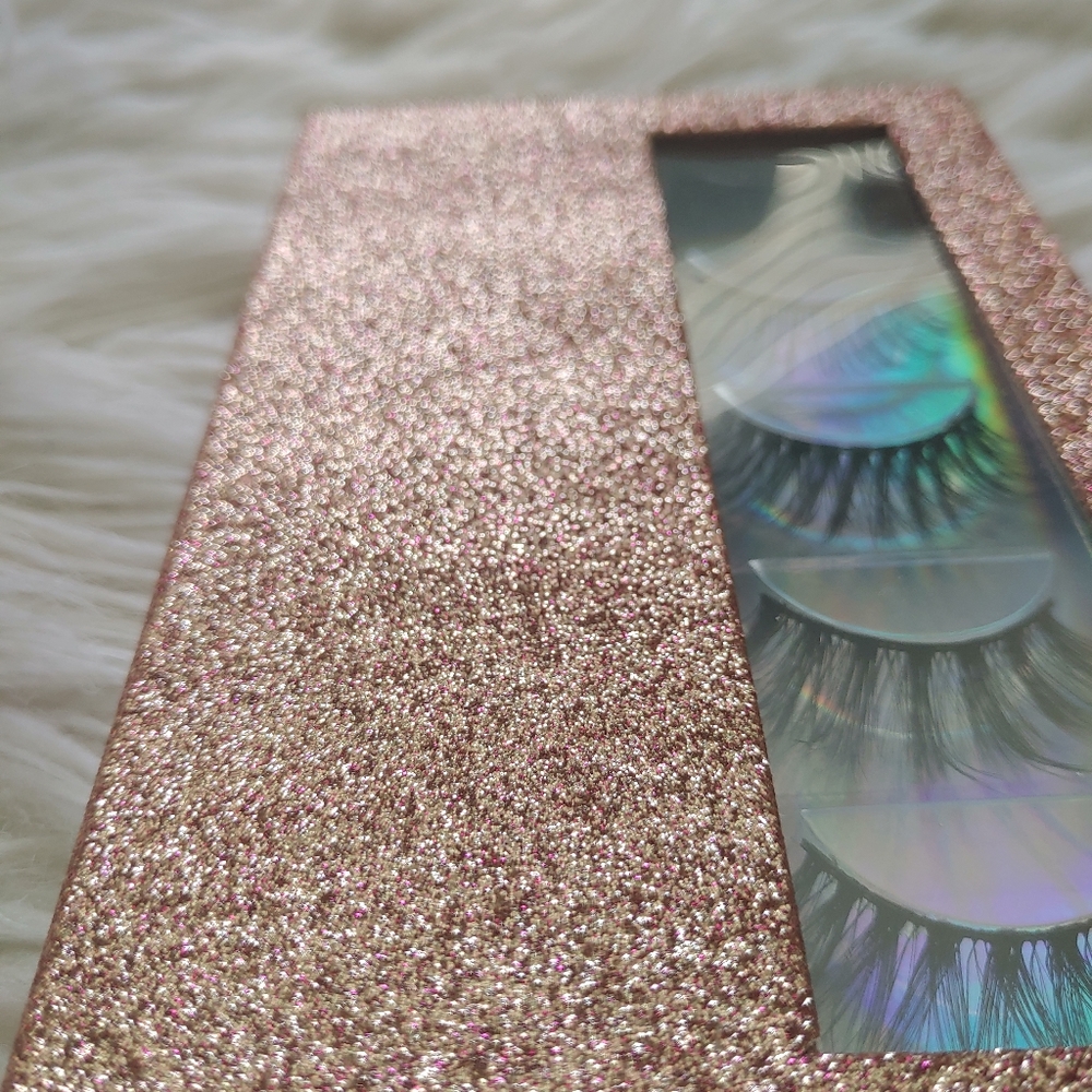 Lash Book - Picture 4 of 6
